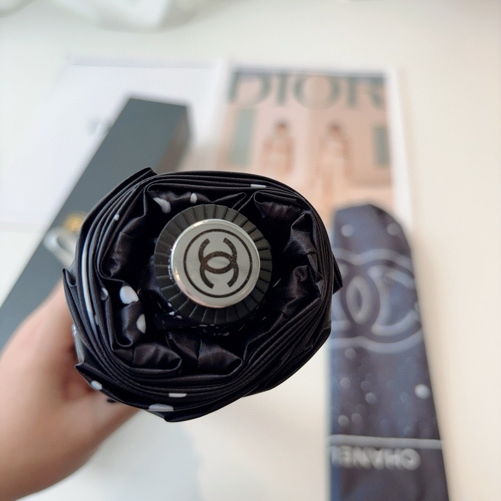 CHANEL Elegant Black Umbrella with Iconic Logo - Picture 7 of 9
